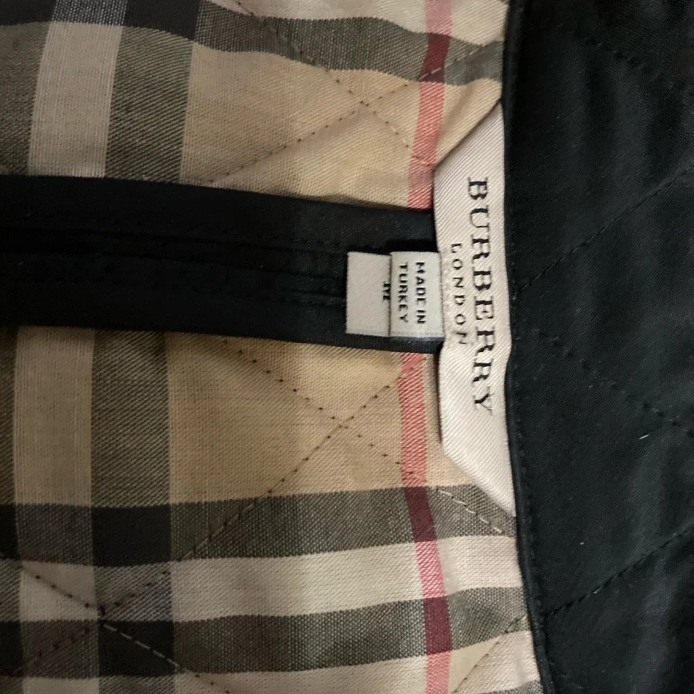 Beautiful Vintage Burberry Quilted Jacket - Picture 3 of 5